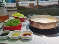 -洪氏嗨捞·广东猪肚鸡·椰子鸡火锅(西咸万象城店)