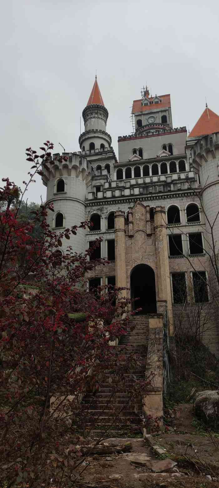 霸下意城堡-"谁从小没有一个心中的城堡呢!爬完尖刀山.