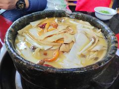 -南渝食府.墨脱石锅松茸鸡