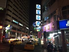 -六合夜市