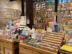 -猫的天空之城概念书店(杭州南宋御街店)