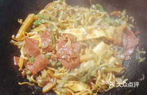 Lamb Stew Noodles in Iron Pot