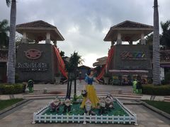 -亚龙湾亚泰商业街