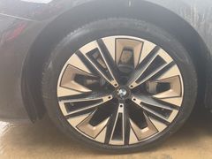 -上海宝信宝马4S店