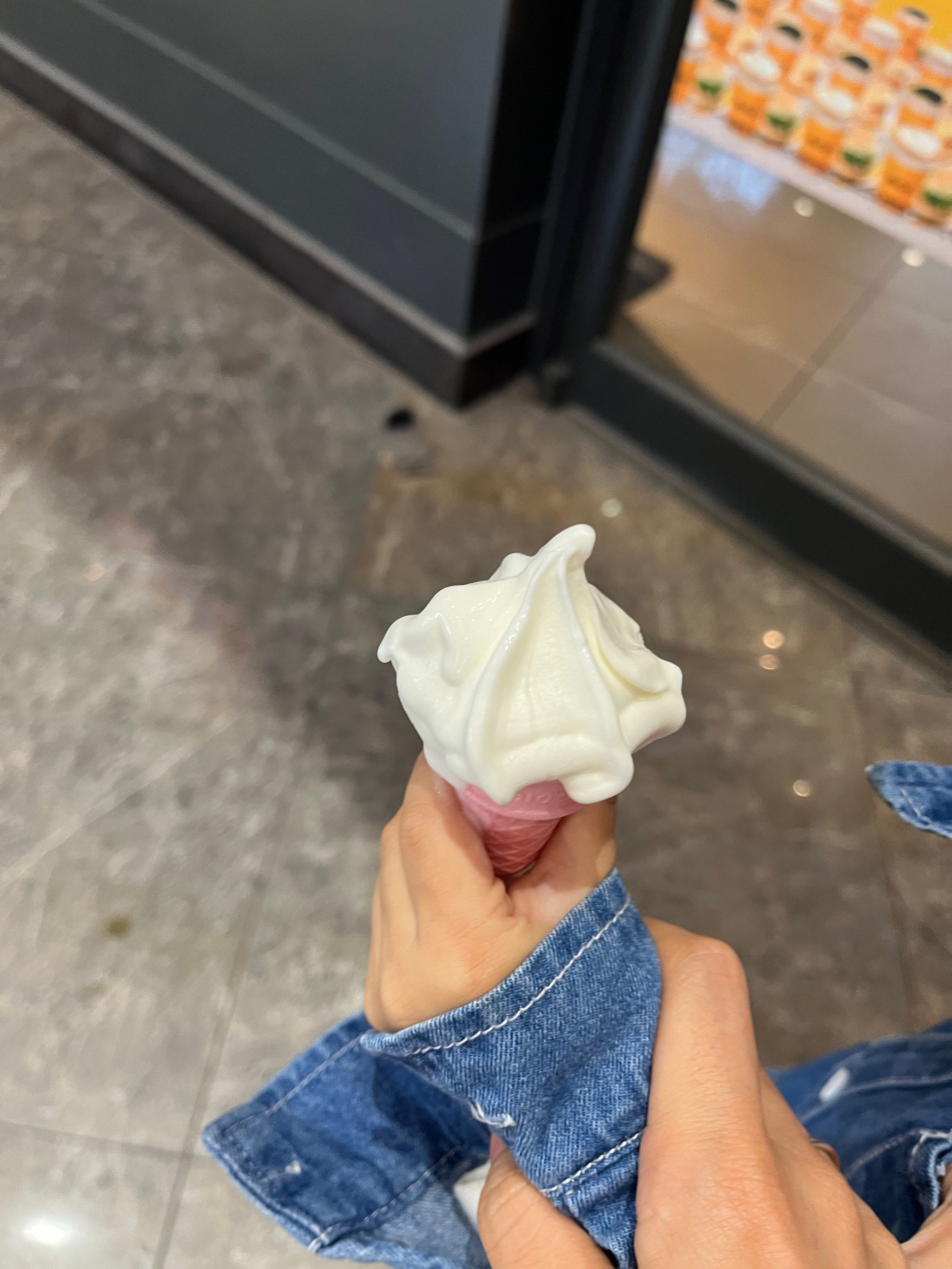 敢开口才能吃到免费的小甜筒90