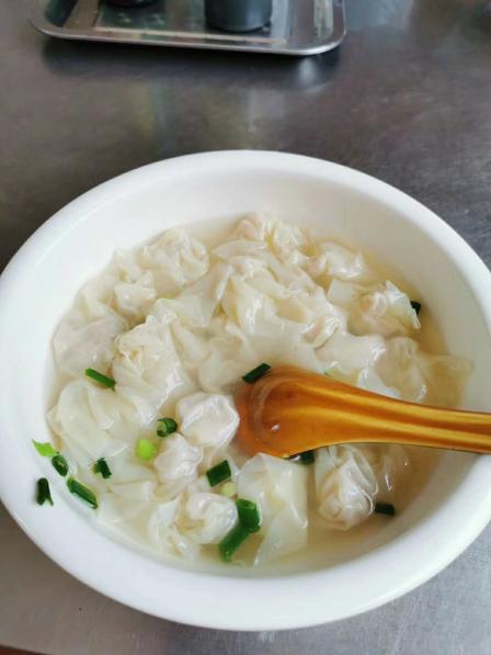 崖口云吞,皮薄如纸,细细粒,好吃.