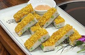 Crispy Squid Snack with Nori and Fruit Crisp