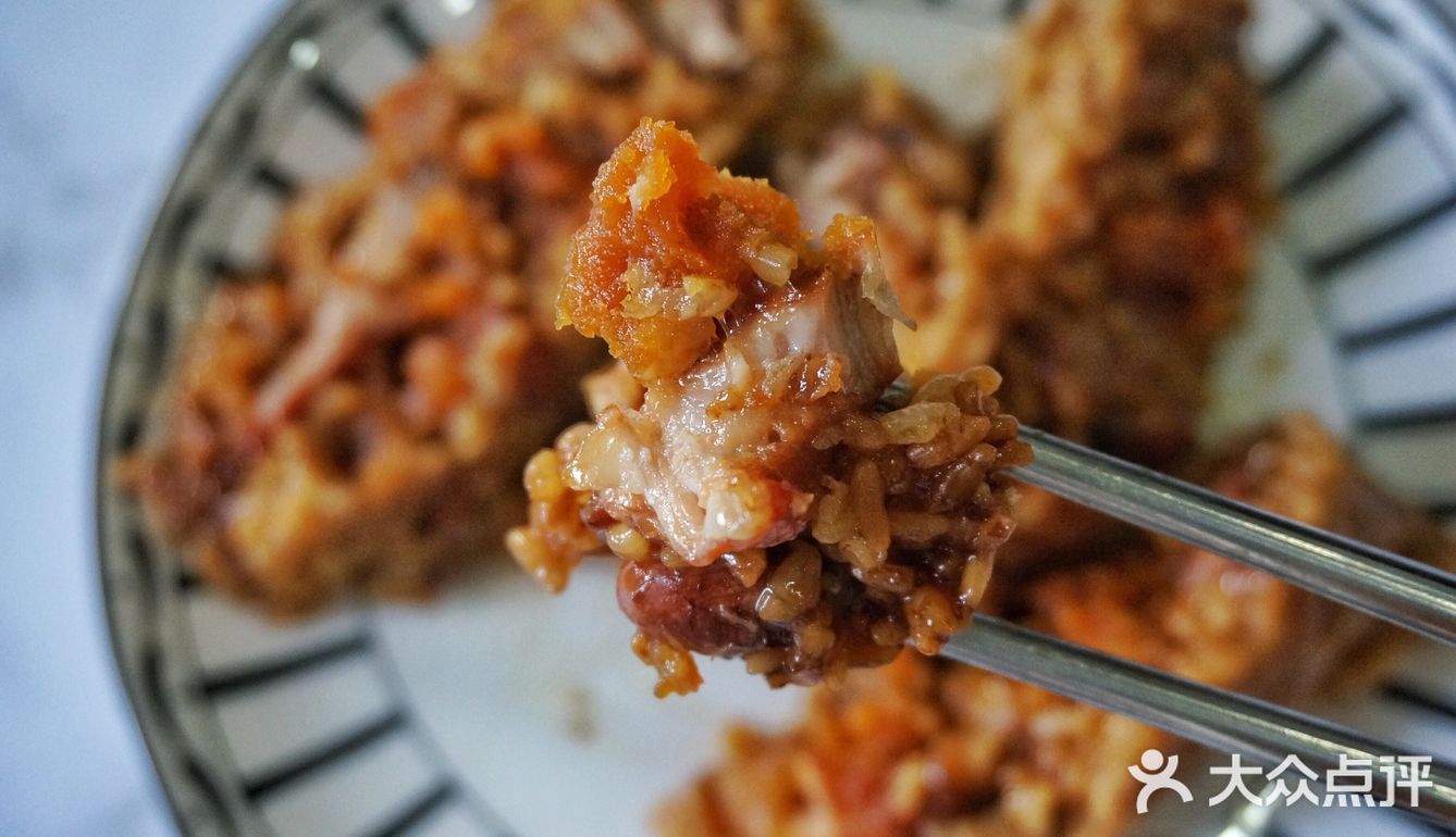 炒鸡无敌好吃的手工大肉粽，内馅简直绝了[得意]