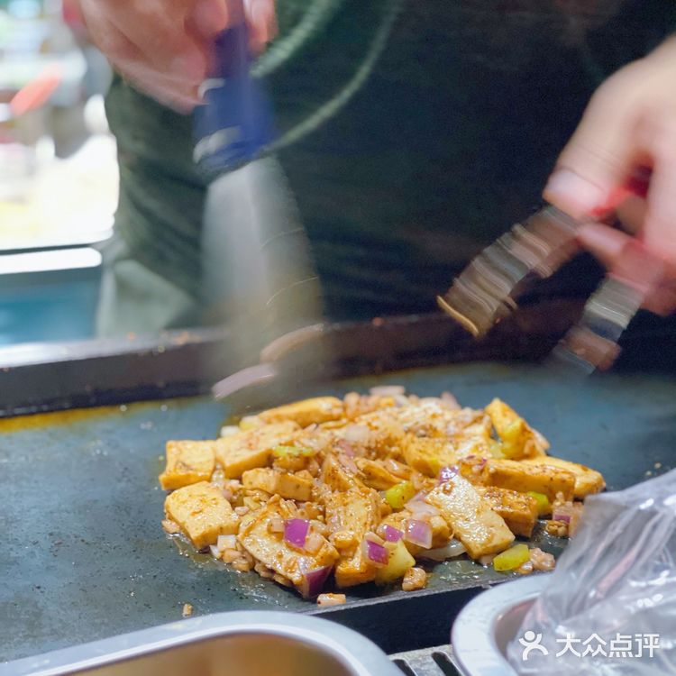 夜宵的快乐|郡花面旁的小餐车