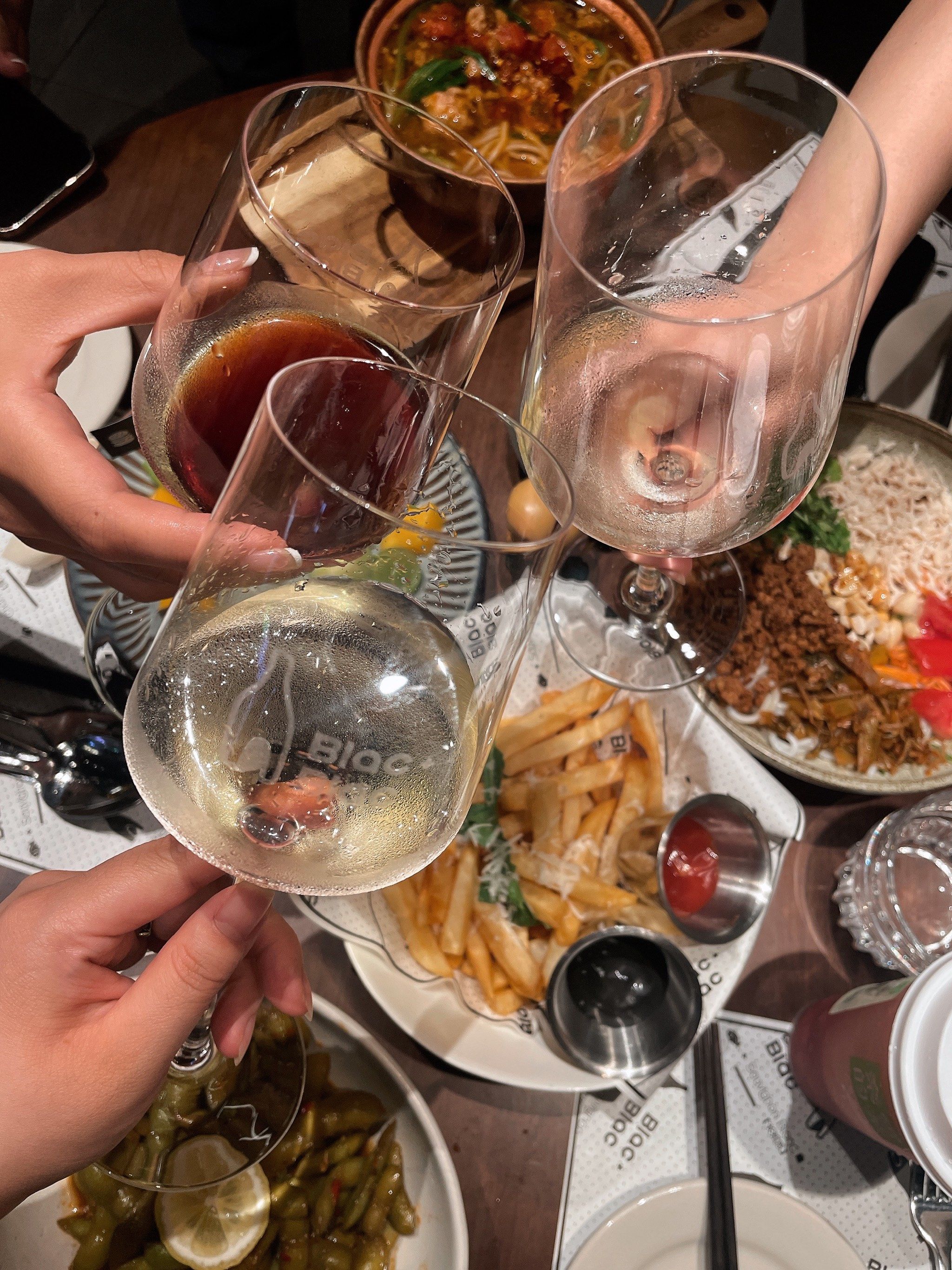 重聚的快乐都在酒杯里 🥂🥂