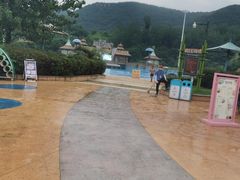 -汤山欢乐雪世界