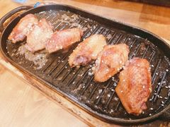 料理烤焦香翅中-老东镇啤酒屋海鲜加工·蒸汽海鲜·海鲜烧烤(台东店)