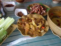 正在吃.jpg-纳兰傣雀傣味餐厅