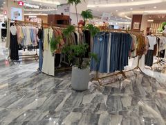 -王府井百货熙地港店