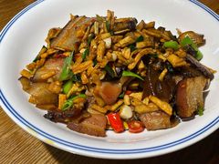 湘西腊肉炒冬笋-印象鲵宴·张家界地标美食名片(溪布街店)