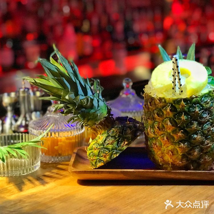 高颜值的一家酒吧哦