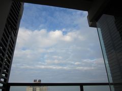 三亚市区的蓝天白云-黎客国际酒店