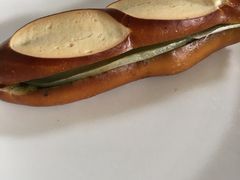 青酱红波芝士碱水-慢熟面包店bud bread(孩儿巷店)