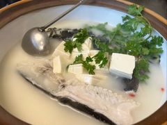 砂锅奶白大鱼头-宝荣鱼馆·临湖之宴(千岛湖店)