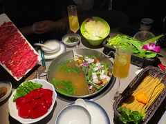 -伴山牛贵州黄牛肉火锅·苗疆非遗艺术餐厅(上海首店)