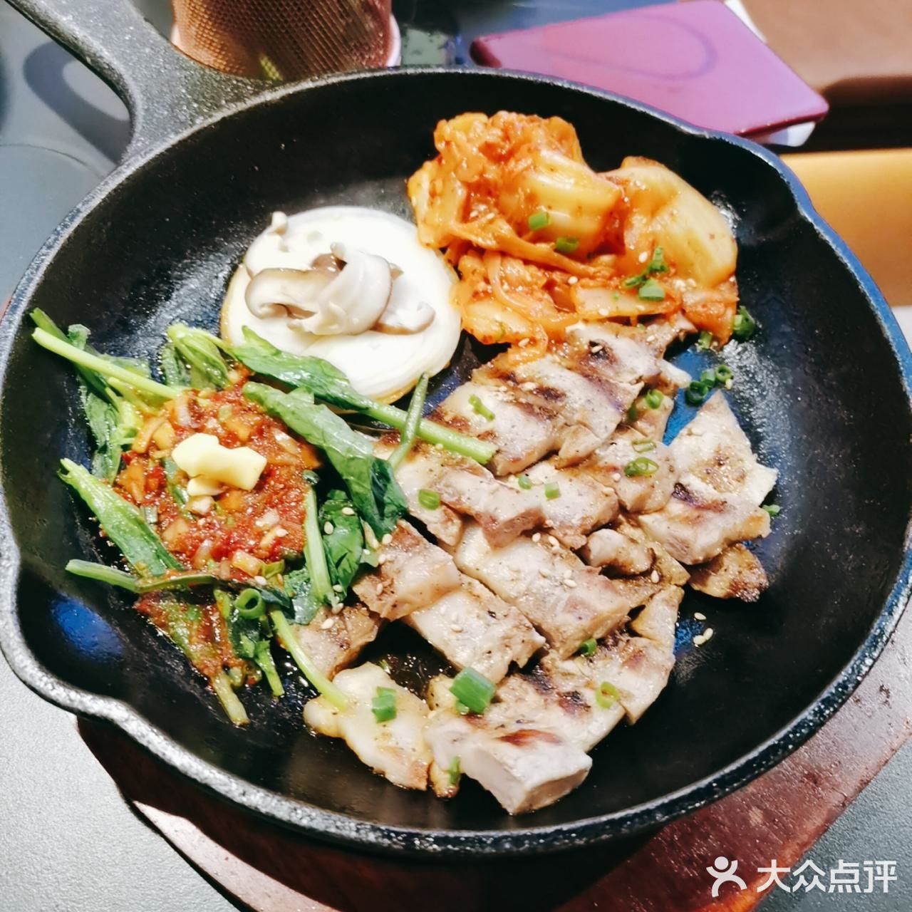 最后两个人吃到扶墙，门口还有免费的冰淇淋提供