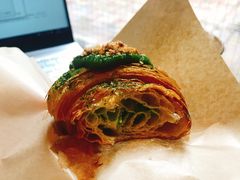 抹茶牛角包-来回·咖啡(天河南店)