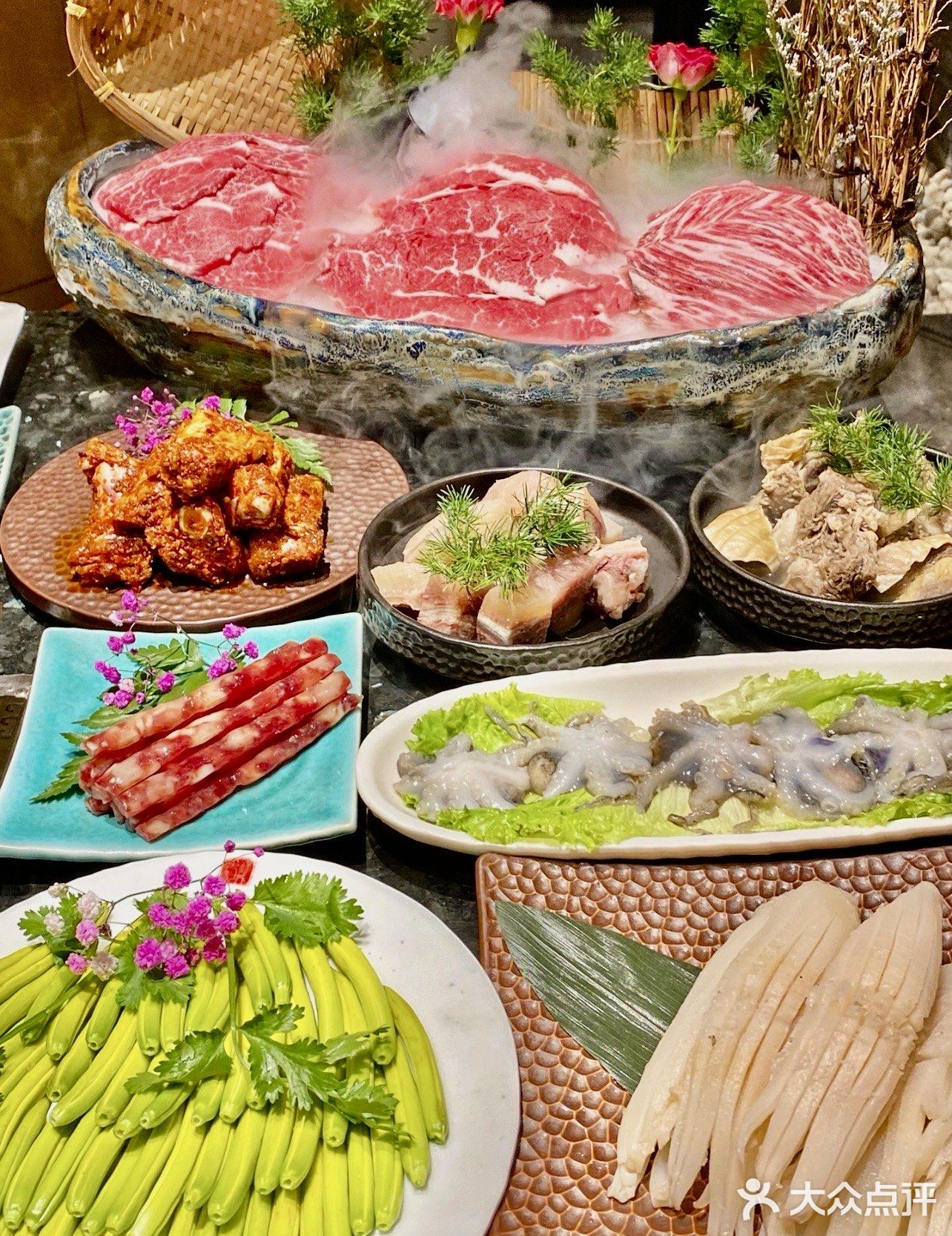 夜幕下的龙影-火锅城！