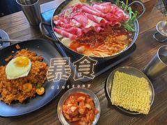 部队锅-MI WU FACTORY米屋美食工厂餐厅(绿地店)