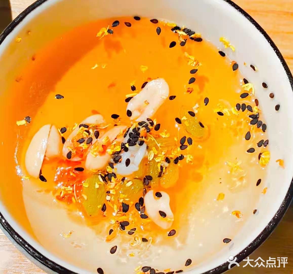 吃小龙虾又多了个好去处[调皮]