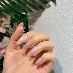 -花岐款式专研健康美甲沙龙