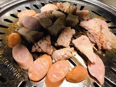 梅花肉-韩聚屋韩国烤肉餐厅(新北万达店)