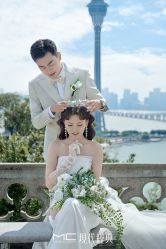 -现代经典婚纱摄影