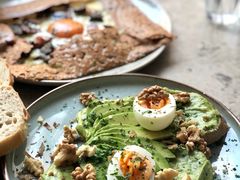 牛油果煮蛋吐司-RAC BAR(安福路店)