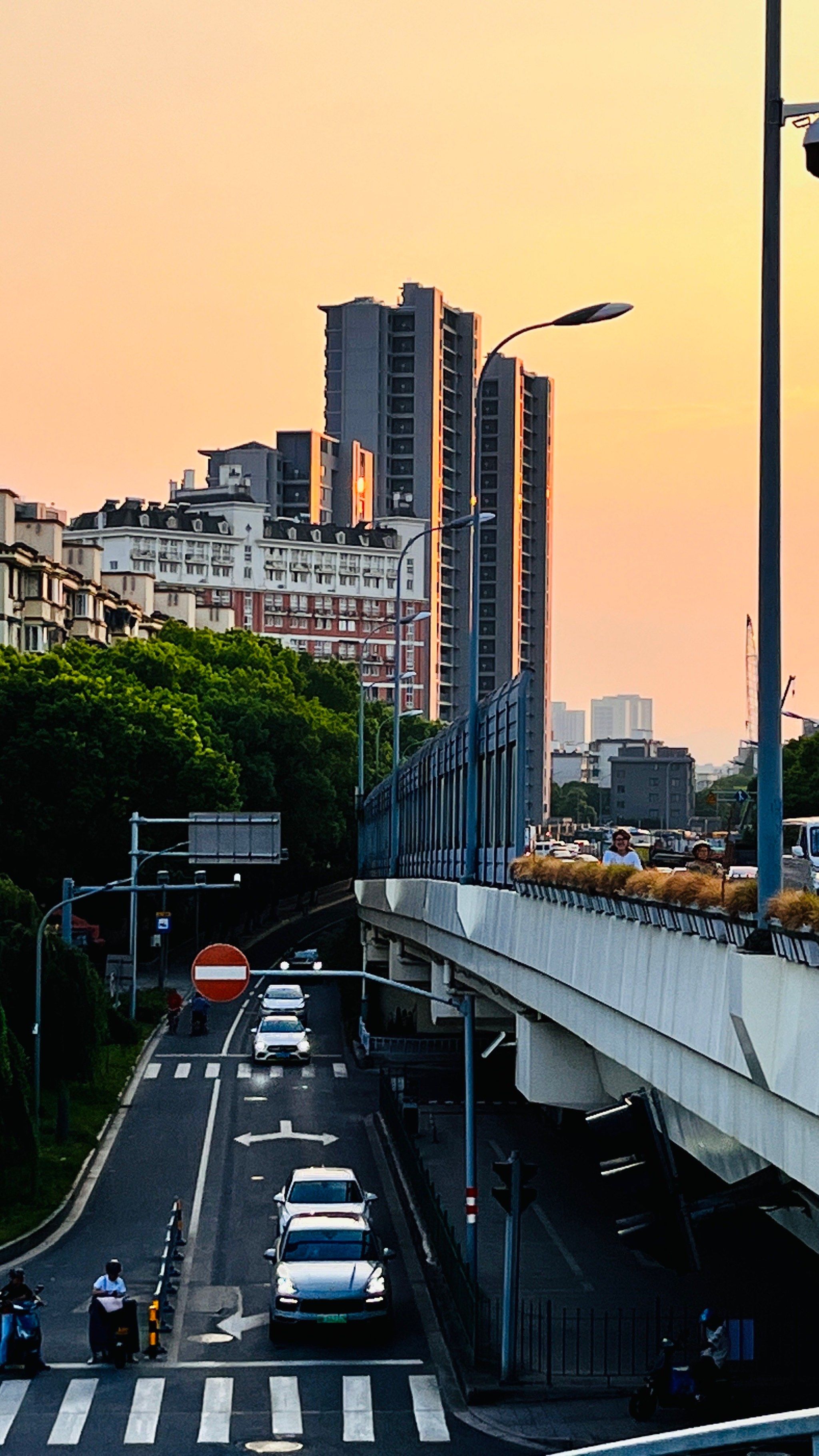 城市里的黄昏美景