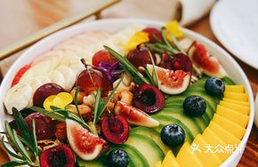 Avocado Nuts Yogurt Bowl