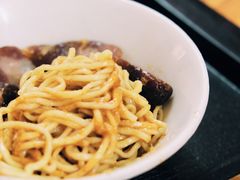 -松树干拌面店