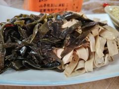 豆皮拼海带-五七小李子油焖大虾(总店)