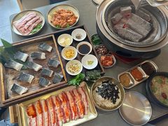 -围炉肉舍•炭烤活鳗•丹东海鲜烤肉(步行街店)