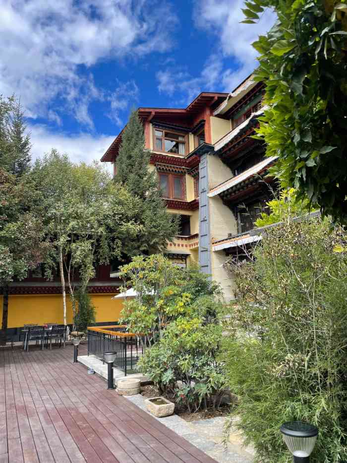 松赞绿谷酒店-"到松赞林寺很近.酒店设计很特别,干净整洁.