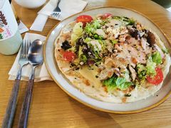 照烧鸡肉配牛油果拉法沙拉-HELLO 27 意面·沙拉·帕尼尼