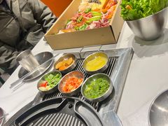 -山野的朋友露营炭火烤肉