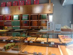 面包甜点陈列柜-南宋胡记(杭州灵隐寺店)