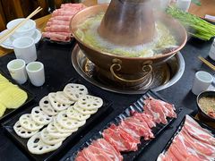 -果松木炭酸菜铜火锅·外婆参鸡汤