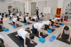 -亚太瑜伽普拉提学院