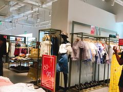 -URBAN REVIVO(北京斯普瑞斯奥特莱斯店)