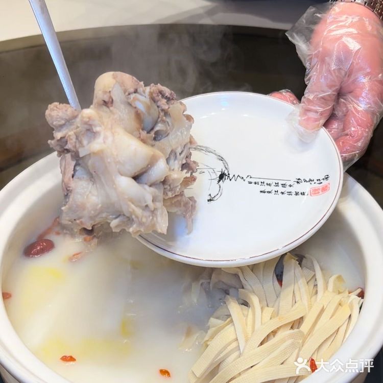 张家艺猪骨砂锅真的爱上了😻