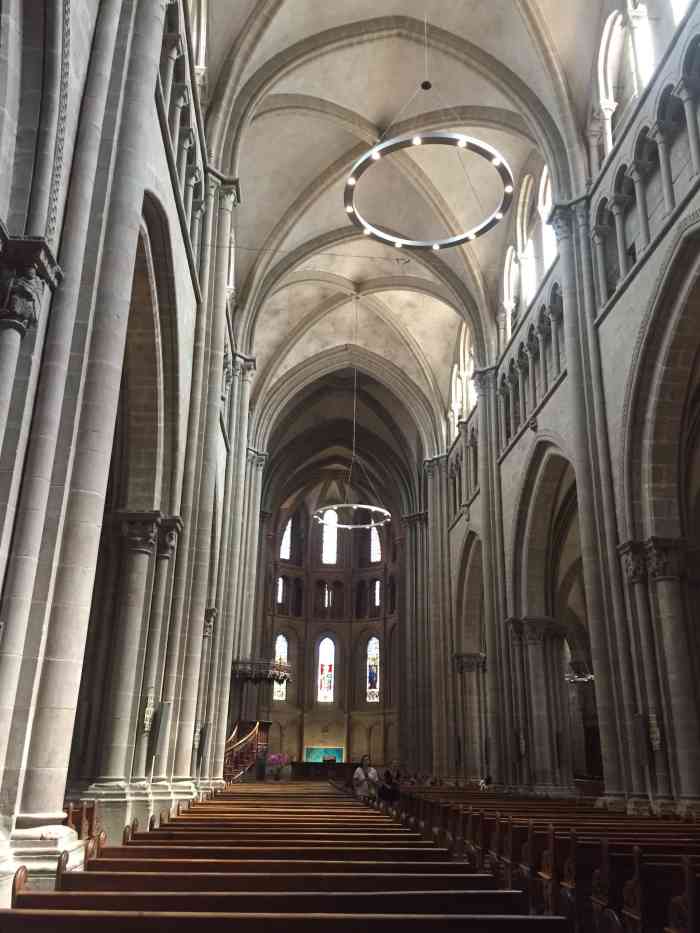 圣皮埃尔大教堂-" 圣皮埃尔大教堂是老城区给人印象最深的.