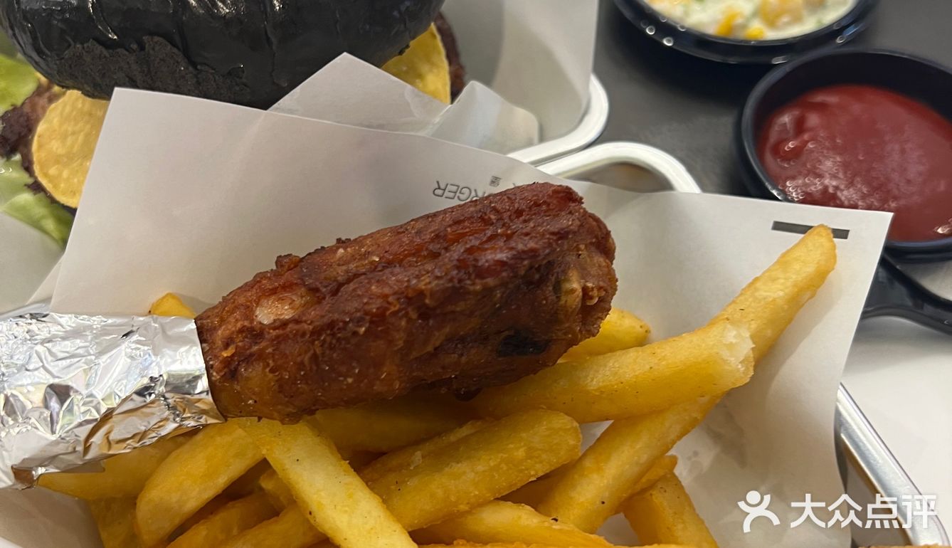 草莓熊被black burger香麻了!