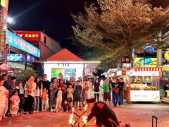 -三亚火车头万人海鲜广场