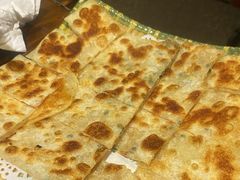 香葱牛肉飞饼-乡土黄·鲜牛肉火锅·小龙虾(兴业街店)